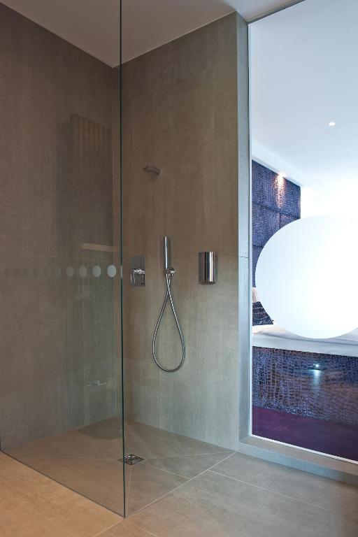 G Design 4*
